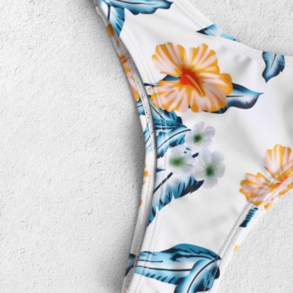 Bikini Set - Picture 6 of 7